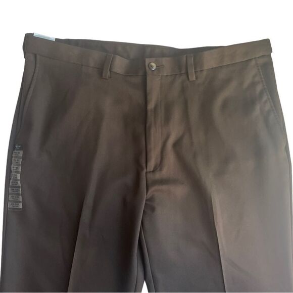 NWT Haggar Men's Plain Front No Iron Stretch Brown Pants sz 40W x 32L - Picture 3 of 10